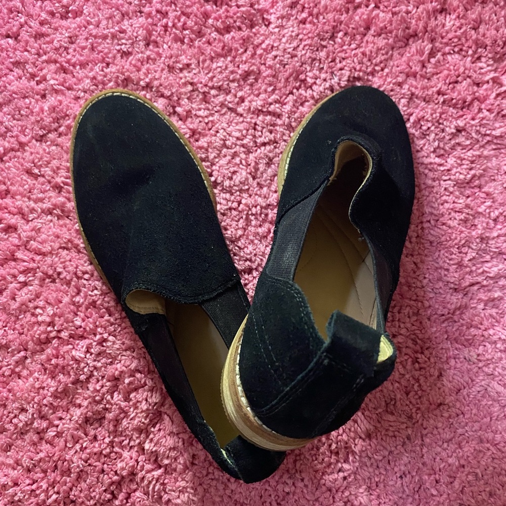 Clark’s size 7.5 black suede ankle loafer bootie